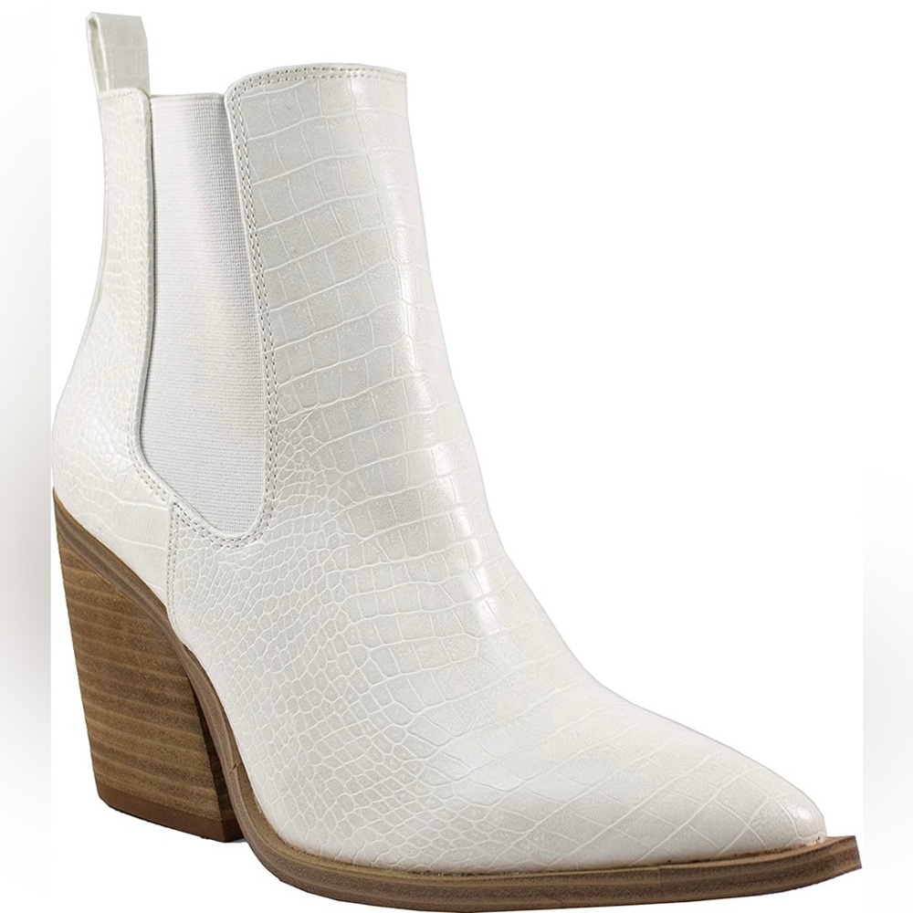 *NWOB* Size 9 ARIDER Western Croc Print Booties